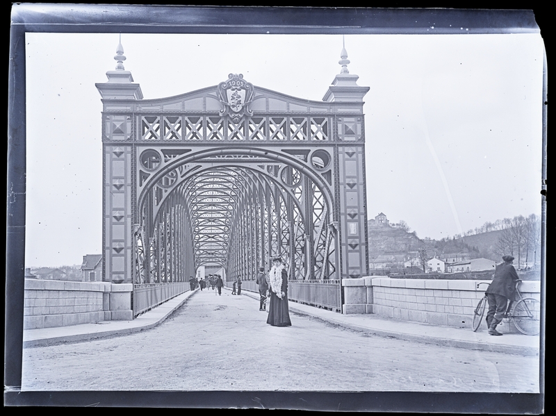 Félix Roy, Le pont de fer sur la Moselle à Liverdun en 1906. Négatif gélatino-argentique sur plaque de verre, inv. 2019.0.814